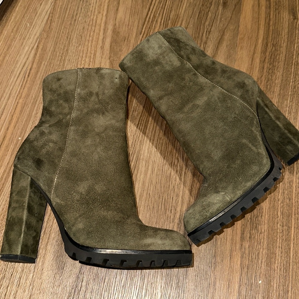Suede boots
